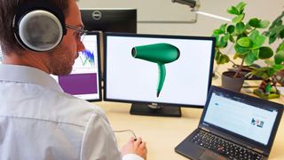 Mit Vipra kann sich der Entwicklungsingenieur den Klang neuer Produkte, wie zum Beispiel dieses Föhns, bereits im Designprozess anhören und bewerten.  (Fraunhofer IDMT)
