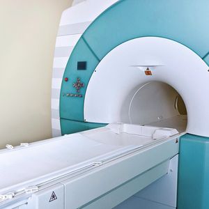 In MRT-Geräten sorgen High-Performance-Lager Durobal® von Trelleborg Sealing Solutions für gleichmäßige, sanfte Tischbewegungen und erhöhen so Sicherheit und Wohlbefinden von Patienten.