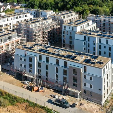 Landwehr-Quartier: Im Bauabschnitt 5 entstehen neun Mehrfamilienhäuser mit 130 Eigentumswohnungen und hohem Anspruch an Energieeffizienz und Wohnqualität.

 (Bild: Jörg Puchmüller)