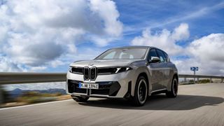Einige fast neue iX3 müssen für eine Überprüfung zu den Servicepartnern.  (Bild: BMW)