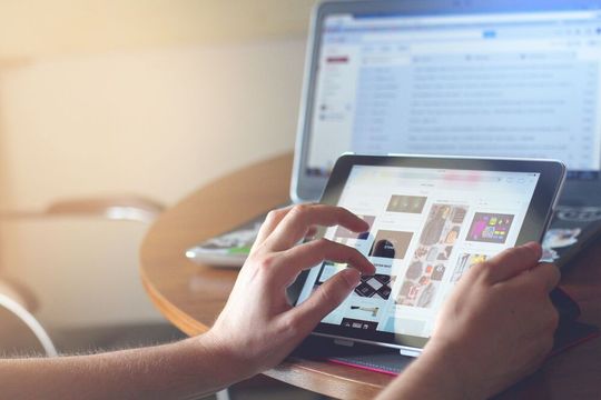 85,9 Prozent aller B2B Verkaufsprozesse beginnen digital oder überwiegend digital. Doch dieser Befund täuscht.(Bild:  Unsplash)