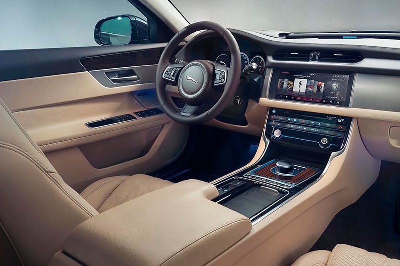 Im Innenraum kann zwischen eine Auswahl an verschiedenen Oberflächenmaterialen gewählt werden.  (Jaguar)