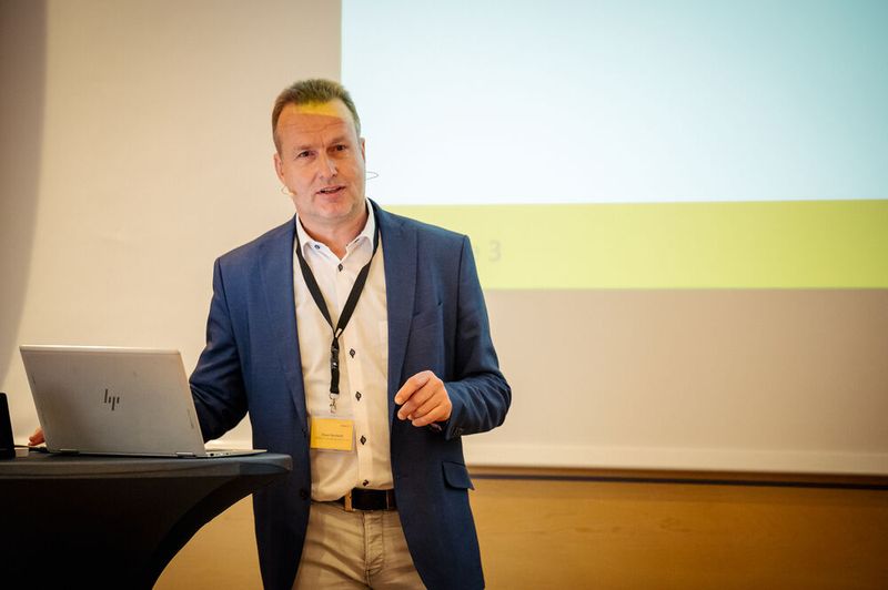 Klaus Bechtold (REINER SCT) zu den Neuigkeiten des REINER SCT Authenticator (Bild: REINER SCT)