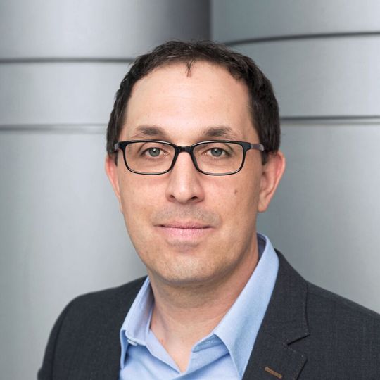 Bild 2:  „Die europäische Präsenz war eine der wichtigsten strategischen Entscheidungen“: Thomas Rottach leitet den Vertrieb und das Marketing der europäischen Niederlassung in Augsburg und treibt den Aufbau von technischem Applikationswissen vor Ort voran.(Bild:  Siglent)