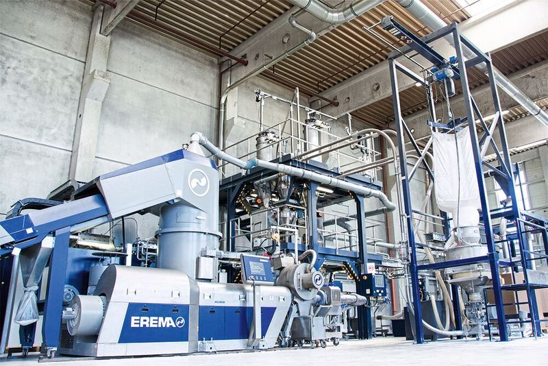 Mit dem Extrusionssystem Corema, für das Interseroh und der Hersteller Erema 2019 mit dem Plastics Recycling Award Europe ausgezeichnet wurden, ist es erstmals möglich, maßgeschneiderte Recycling-Compounds in nur einem statt bisher in zwei Verfahrensschritten herzustellen.