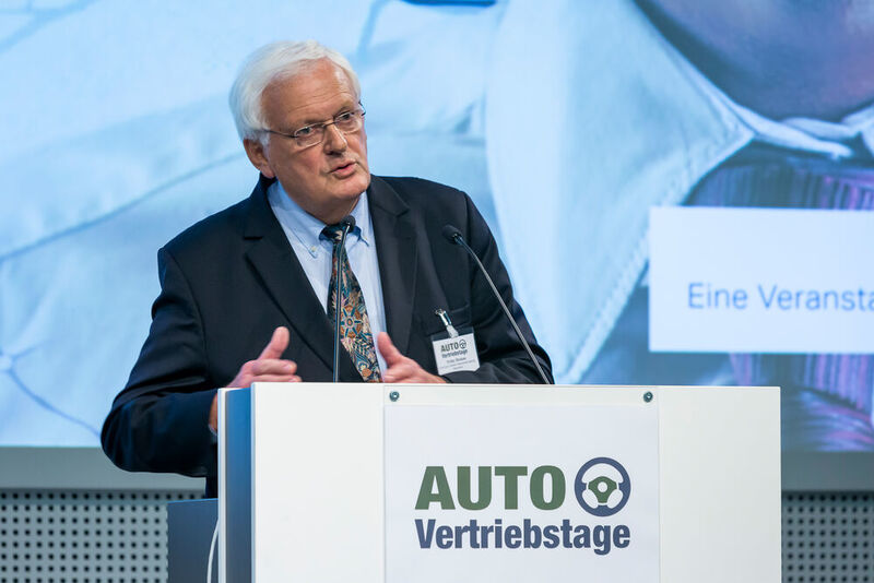 Fritz Henze, Gesellschafter von Car Union, schilderte, welche Erfahrungen die Autohausgruppe mit der Elektromobilität gemacht hat. (Stefan Bausewein)