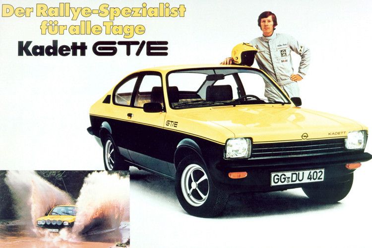 Prominenter Werbebotschafter: Rallye-Weltmeister Walter Röhrl posiert mit seinem Dienstwagen Kadett GT/E. (Foto: Opel)
