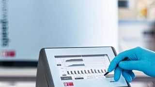 Abb.1: Das Mikrowellenaufschlusssystem  Speedwave Xpert wird über eine  separate Steuereinheit bedient. (Berghof)