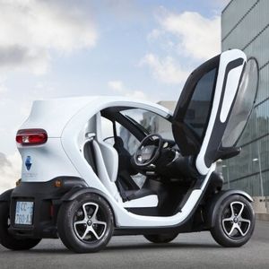 Insgesamt 62 Elektrofahrzeuge von Renault nahmen an einer der bislang größten Elektroauto-Paraden der Welt in Stuttgart teil. Mit dabei waren auch Renault Twizy.