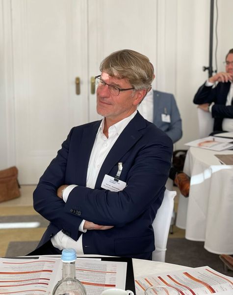 (Wie) kann sich Europa in einem konfliktreichen geostrategischen Umfeld behaupten? Thema des Roundtables mit Prof. Dr. Henrik Müller. (Bild: Vogel IT-Akademie)