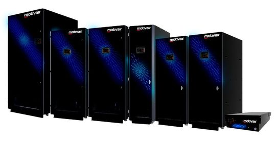 Die Coolant Distribution Units (CDUs) von Motivair by Schneider Electric skalieren laut Angaben des Anbieters von etwa 105 kW bis 2,5 MW und integrieren sich nahtlos in bestehende Infrastrukturen. Sie finden Einsatz bei mindestens sechs der Top 10 Supercomputer der Welt. (Bild:  Motivair by Schneider Electric)