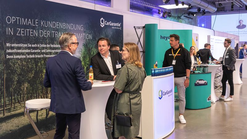CG Car-Garantie ist einer der Business Partner der Automotive Business Days und des Automotive Business Awards und trug so wesentlich zum Gelingen der beiden Events bei. Auch die Gebrauchtwagenbörse Heycar präsentierte sich. (Bild: Stefan Bausewein)