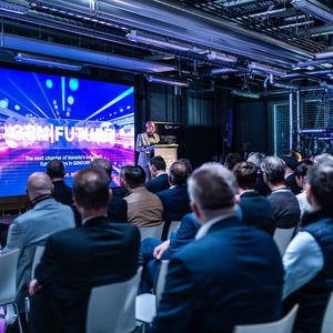 Vor über 90 geladenen Gästen aus Politik, Industrie, Startups und Verbänden wurde das „Home of Bavarian Deeptech“ im Chemiepark Gendorf eröffnet.(Bild:  Tom Bauer)