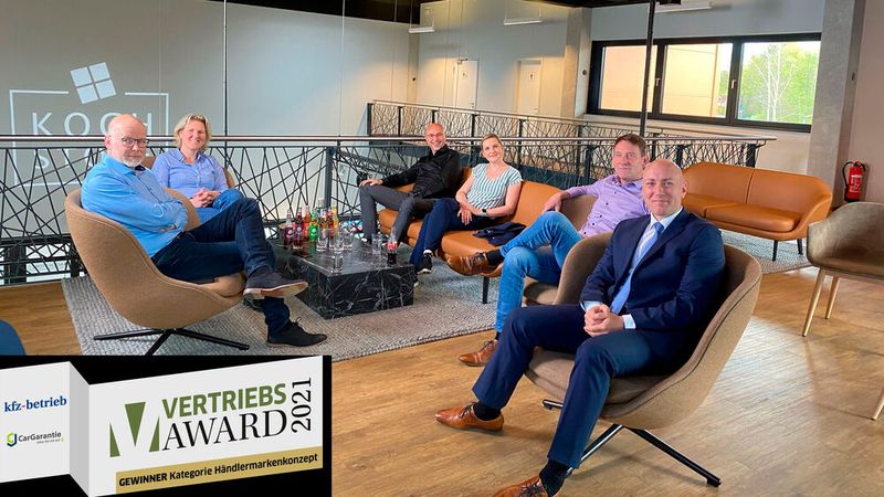 Die Berliner Koch-Gruppe sicherte sich mit ihrem neu eröffneten markenneutralen Koch-Store den Sieg in der Kategorie Händlermarkenkonzept. Der Koch-Store versteht sich als Erlebnisautohaus und ist gleichzeitig eine attraktive Eventlocation. (Bild: Koch Gruppe Automobile)