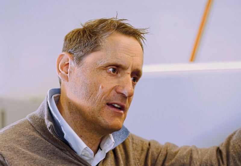 «Letzten Endes sorgt die im Hintergrund agierende Softwaretechnologie dafür, die Bewegungen der Achsen miteinander zu verrechnen.» Mathias Zavratnik, Verkaufsleiter, Walter Meier Fertigungslösungen (Bild: Matthias Böhm)