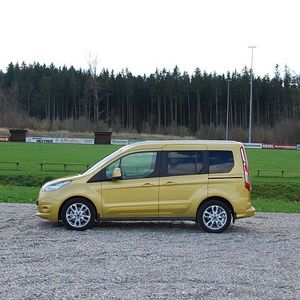 Für „Fußball-Moms“ und andere Kunden mit großem Platzbedarf: der Ford Tourneo Connect.