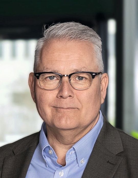 Jörg Hesse ist Geschäftsführer Vertrieb und Marketing der August Rüggeberg GmbH & Co. KG (Pferd Tools). Das Familienunternehmen entwickelt seit 1799 Lösungen für die Oberflächenbearbeitung sowie das Trennen und Zerspanen von Werkstoffen. Pferd Tools verfügt über 24 Tochtergesellschaften, ist in mehr als 100 Ländern vertreten und beschäftigt rund 2.100 Mitarbeitende.(Bild:  August Rüggeberg GmbH & Co. KG)