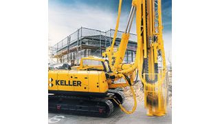 Die Konstruktion der mobilen Bohrgeräte ist sehr anspruchsvoll, denn der Mast und mit ihm das Bohrgestänge sind extrem beweglich. (Igus)