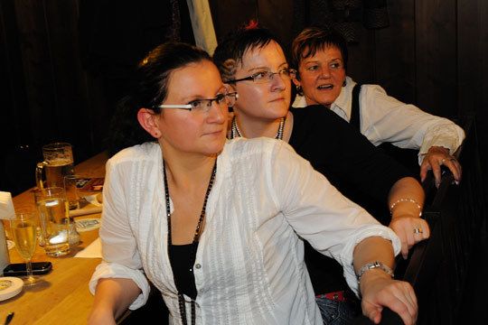 ... Katharina König, Elisabeth Henke und Margitta Olbrich (alle ACO-Auto Center Oberlausitz) lauschten gebannt den musikalischen Einlagen. (Archiv: Vogel Business Media)