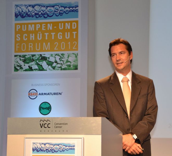 Jochen Seeber, G.A. Kiesel Sie sind wesentlicher Bestandteil eines Pumpensystems: Durch die Rohrleitungen werden Medien von A nach B gefördert. Doch wie bekommt man sie wieder sauber? Jochen Seeber von G.A. Kiesel erklärte in seinem Vortrag, was der Anwender von Molchtechnik tun und vor allem was er tunlichst nicht tun sollte. (Bild: PROCESS)