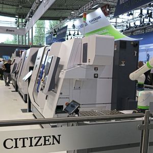 Der bewährte großzügige Citizen-Messestand wird auch auf der EMO wieder zum Magneten für Fachbesucher werden.            (Bild:  Citizen Machinery Europe GmbH)