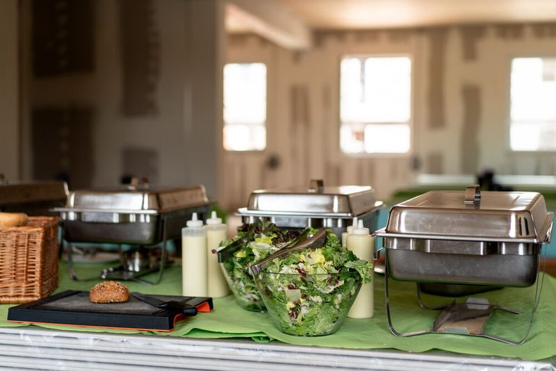Apropos Buffet: Bei einem Richtfest darf Essen und Trinken natürlich nicht fehlen. (Bild: C4B)