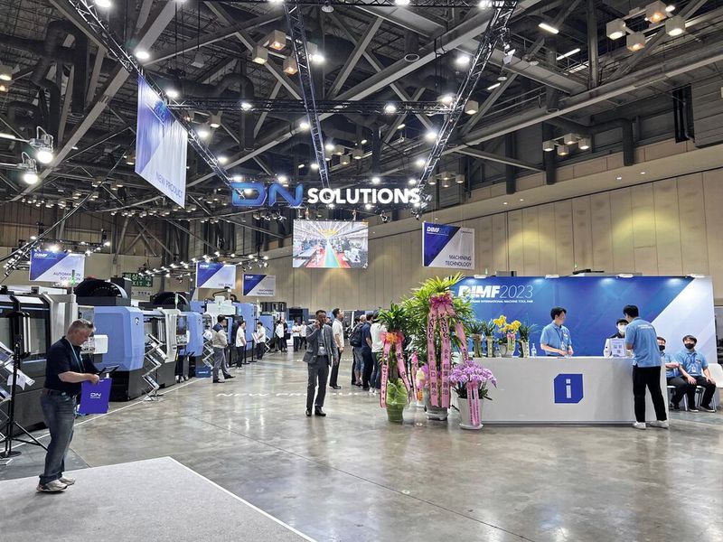 Die 14. DN Solutions International Machine Tool Fair (DIMF) feierte mit über 4500 Besuchern und 40 Neuvorstellungen ein erfolgreiches Post-Corona-Comeback.(Bild:  VCG)