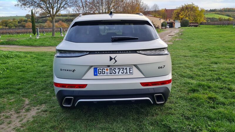 Der DS 7 ist um zwei Zentimeter gewachsen, was jedoch ausschließlich an den modifizierten Stoßfängern vorn und hinten liegt. (Bild: Autoren-Union Mobilität / Michael Kirchberger)