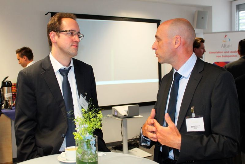 Bei einer Kaffepause konnten sich die Besucher stärken, mit den Experten diskutieren und die Ausstellung besuchen. (V. Siegl/konstruktionspraxis)
