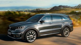 Ab 41.420 Euro ist der neue Kia Sorento in Verbindung mit dem 148 kW/202 PS starken 2,2-Liter-Diesel und Frontantrieb zu haben. (Bild: Kia)