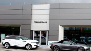 Nach einem Jahr Bauzeit öffnet das neu gebaute Autohaus Anfang April seine Pforten.  (Premium Cars rosenheim)