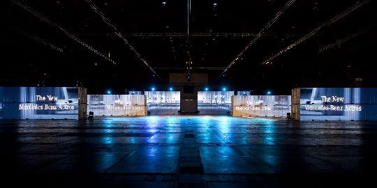 Nicht kleckern, sondern klotzen lautete die Devise für die Präsentation des neuen Actros. (Mercedes-Benz)