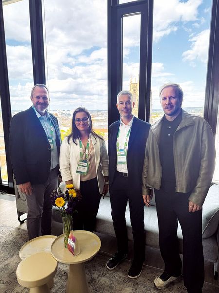 (v. l.) Mike Rakovski (ALSO) mit Nane Hambarzumjan, Steffen Michael und Jens Grabow von Microsoft  (Bild: Vogel IT-Medien GmbH)