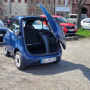 Der Einstieg ist vorne – wie beim Vorbild BMW Isetta.(Bild:  Wehner - Vogel Communication Group)