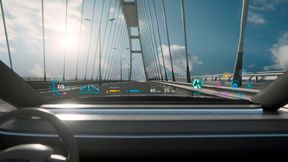 Zeiss lässt wissen, dass man mit den Partnern Tesa, Saint-Gobain Sekurit und Hyundai Mobis jetzt die „QuadAlliance“ gegründet hat, damit zukünftige Windschutzscheiben wichtige Informationen smart und ohne Ablenkung für den Fahrer übermitteln. Hier mehr dazu ... (Bild: Zeiss)