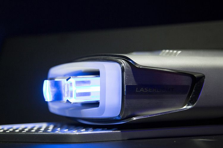 Die LED/Laser-Einheit integriert LED-Fern- und Abblendlicht sowie den Laser-Spot. (Foto: Audi)