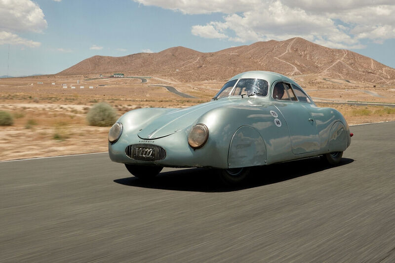 Erfolglos beendet wurde hingegen unter anderem die Auktion eines Porsche Typ 64 aus dem Jahr 1939. Das Bieterverfahren endete mit einem 17-Millionen-Dollar-Gebot, was allerdings unterhalb vom Mindestpreis lag. (Sotheby's)
