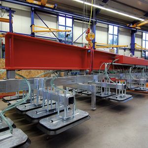 Bild 1: Die Vakuumhebegeräte haben eine maximale Traglast von 50 t.