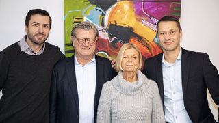 v.l.: Sebastian Meyer, Søren Hother Rasmussen, Hanne Vinther Rasmussen, Christoph Messing (Linak)