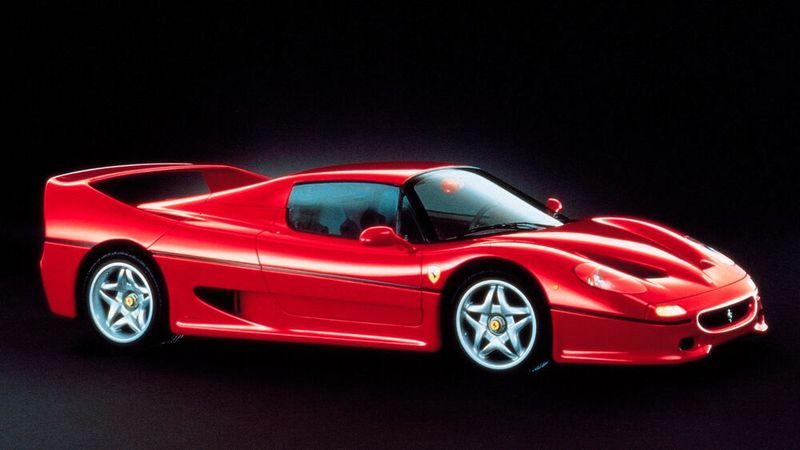 Antwort: An die perspektivischen Fotomotive, die Versicherer von Oldtimern und Liebhaberfahrzeugen vom Versicherungsobjekt haben wollen. Hier zweifelsohne im Rahmen eines langen Gutachtens. (Bild: Ferrari)