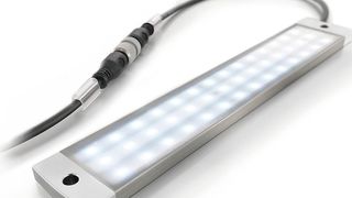 Wil Standard von Weidmüller ist eine LED-Leuchte für die Industrie. Sie bietet 200 Lux, 1880 Lumen und IP 67. (Weidmüller)