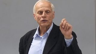 Der Umweltexperte Axel Friedrich kritisiert, dass die AU nicht den NOx-Ausstoß von Fahrzeugen überwacht. (Bild: Zietz/»kfz-betrieb«)