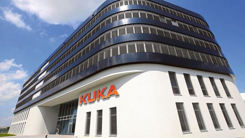 In der Gigafactory kommen Industrieroboter von Kuka zum Einsatz.  (Bild: Kuka AG)