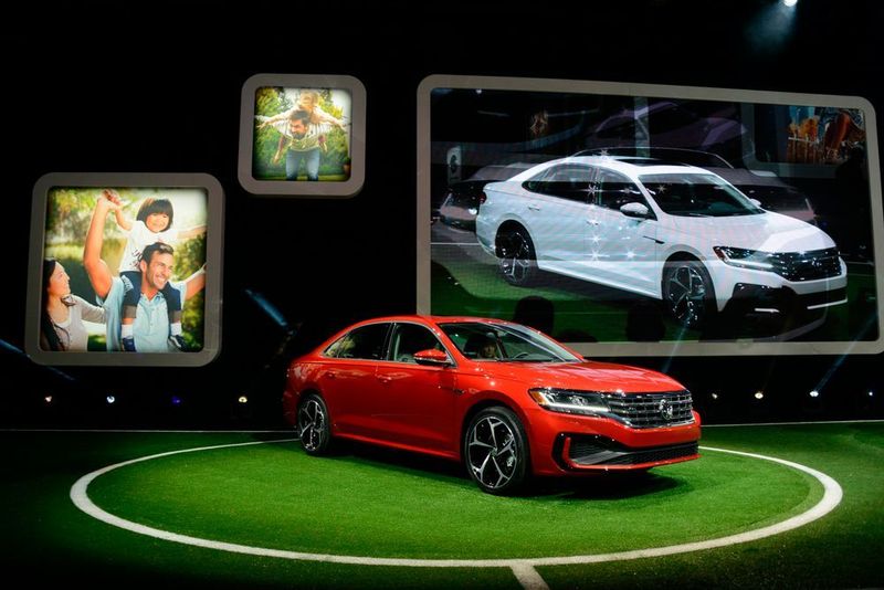 Die Konzern-Kernmarke VW präsentierte den neuen US-Passat.  (NAIAS)