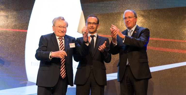 Sonderapplaus für Artur Fischer von Heiko Maas und Benoit Battistelli ( Europäisches Patentamt)