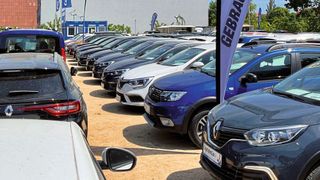 100 Gebrauchte will König zu Beginn monatlich auf der neuen Freifläche verkaufen.  (Bild: Autohaus König)