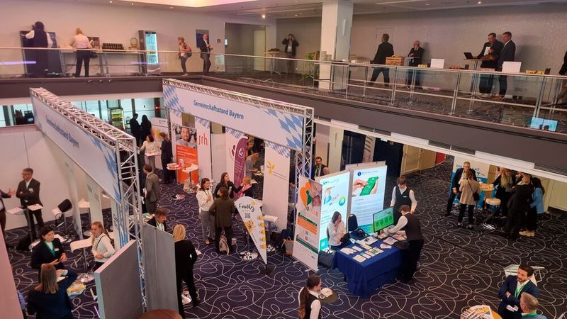 Und auch im nächsten Jahr soll es mit Diskussionen, Gesprächen, Vorträgen und vielen Austellungen weitergehen: Denn der Termin für das Jahr 2025 steht schon fest. Wer am 21. und 22. Oktober kommenden Jahres dabei sein möchte, kann sich jetzt schon das Ticket sichern. (©Serina Sonsalla /Vogel IT-Medien)