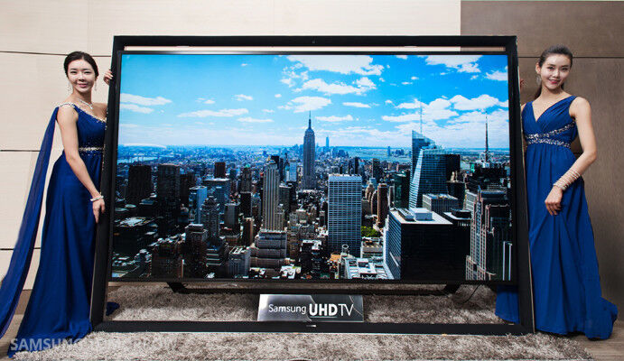 Den größten kommerziellen Ultra High Definition Fernseher der Welt  hat Samsung mit dem 110S9 auf der CES vorgestellt. Bei einer Bildschirmdiagonale von 110 Zoll bringt es der Fernseher auf 800 Millionen Pixel. (Samsung)