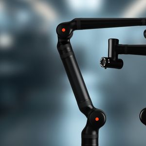 Die neuen High-Performance-Modelle KR1240 (rechts) und KR1824 von Kassow Robots. (Bild:  Kassow Robots)