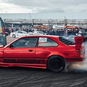 Begleitveranstaltungen wie Drift-Shows sorgten für Abwechslung auf dem Messegelände. (Bild:  Messe Erfurt/Viveart.de)